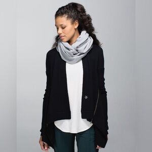 NWOT Lululemon Vinyasa Scarf *Rulu
Hyper Stripe Teal/ Heathered Slate